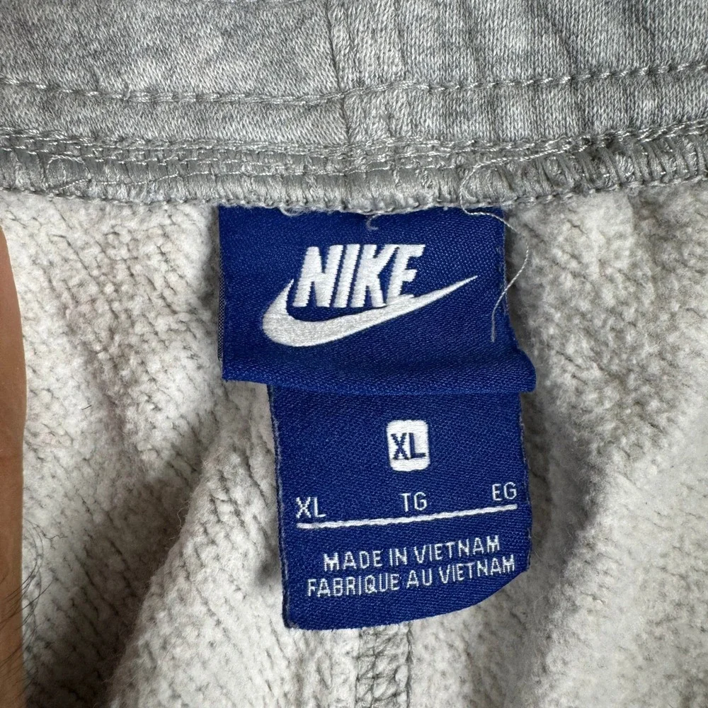 Nike Joggers Mens Size XL Gray Fleece Elastic Waist Cuffed Athletic Sweatpants